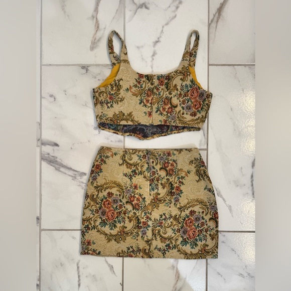 Le Lis Dresses & Skirts - Le Lis Floral Brocade Two-Piece Crop Top & Skirt Set